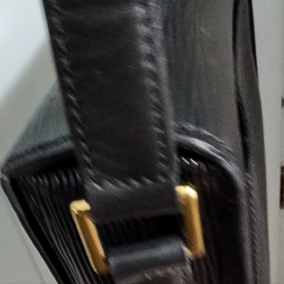 LOUIS VUITTON, EPI LEATHER, SAINT CLOUD, GM, EUC SHOULDER/ CROSSBODY BAG AUTHENT - Picture 12 of 15